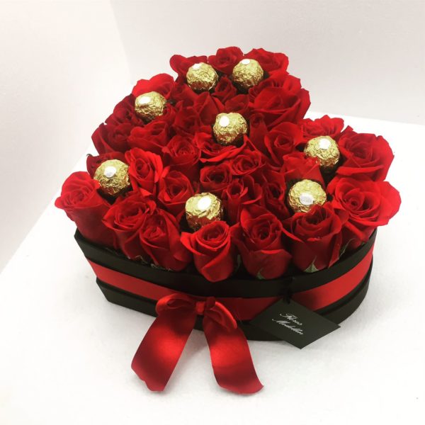 36 Rosas en Caja Corazón y 8 Bombones Ferrero Rocher